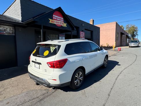 Used 2018 Nissan Pathfinder image 4