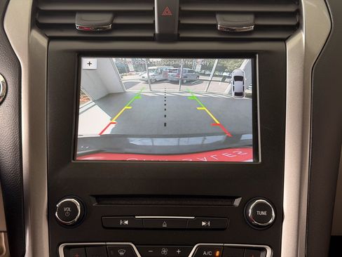 Used 2017 Ford Fusion SE AWD image 14