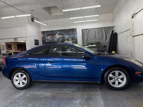 Used 2000 Toyota Celica GT FWD image 3
