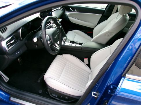 Used 2024 Genesis G70 2.5T Prestige RWD image 10