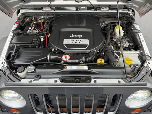 Used 2012 Jeep Wrangler Unlimited Rubicon image 7