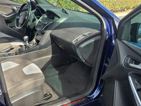 Used 2017 Ford Focus ST image 24