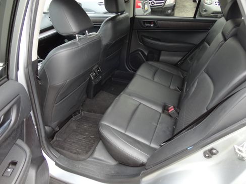 Used 2016 Subaru Outback 2.5i Limited AWD/4WD image 8