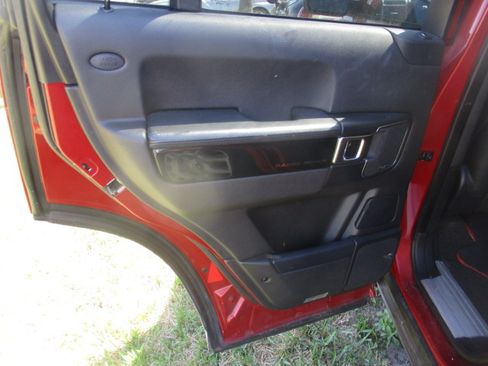 Used 2012 Land Rover Range Rover HSE image 12