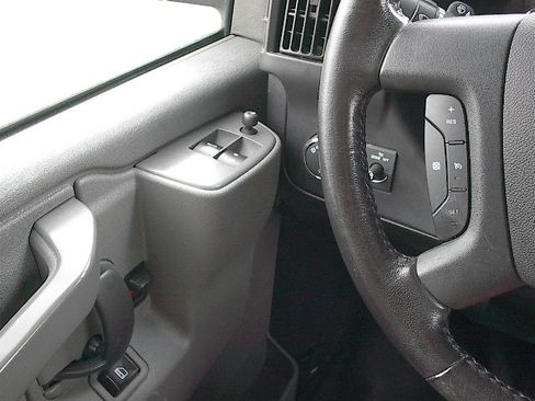 Used 2021 Chevrolet Express 3500 image 16