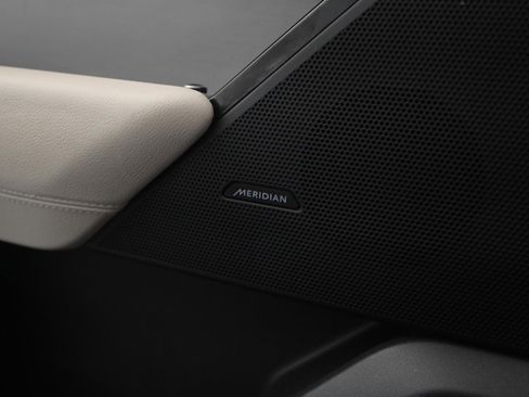 Used 2020 Land Rover Range Rover Velar R-Dynamic S image 30