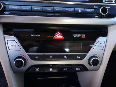 Used 2017 Hyundai Elantra Limited image 26