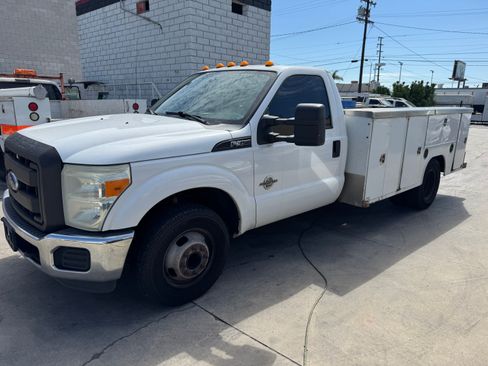 Used 2015 Ford F350 2WD Regular Cab DRW Super Duty image 1