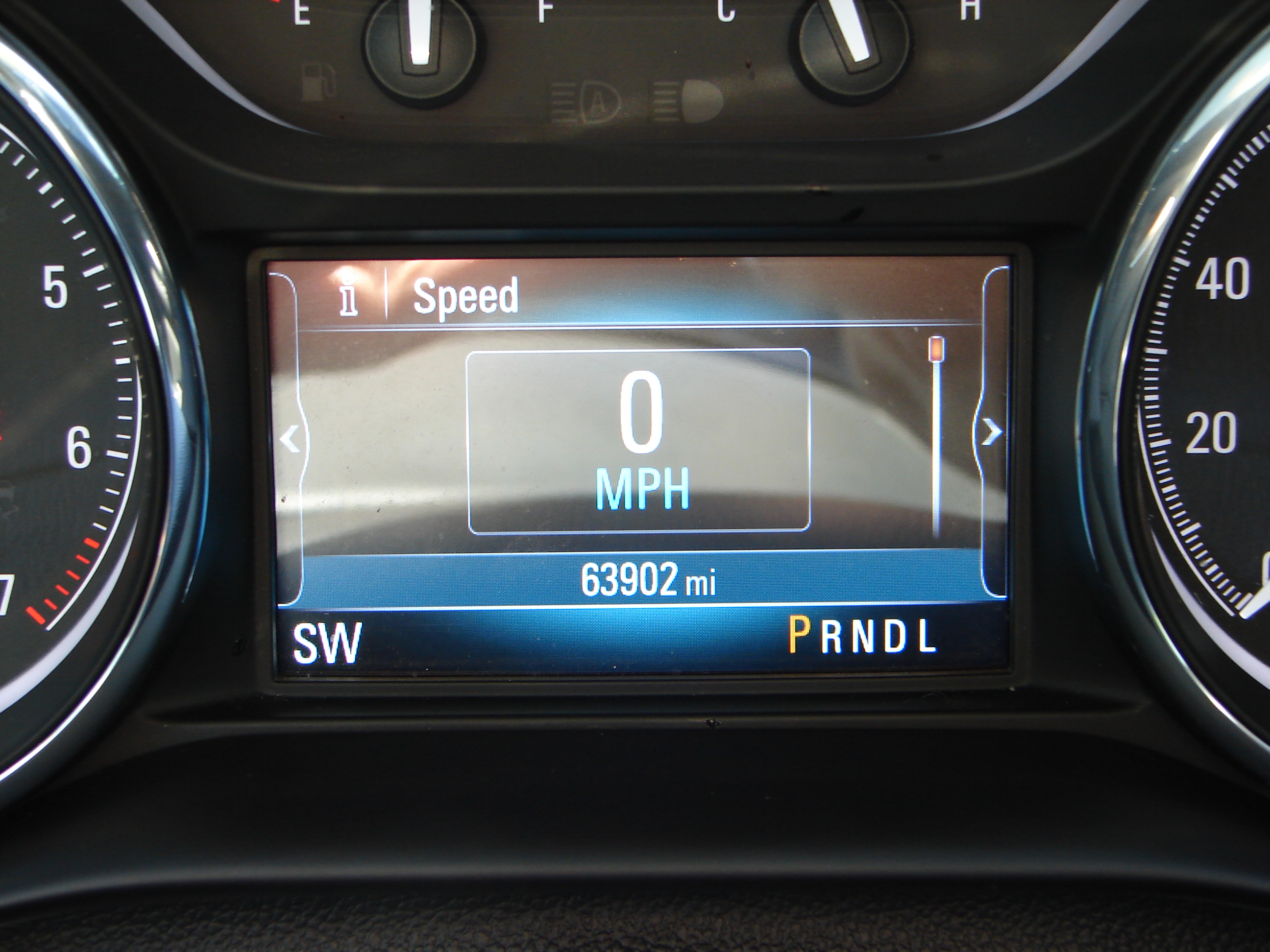 Used 2020 Buick Envision FWD Essence image 2