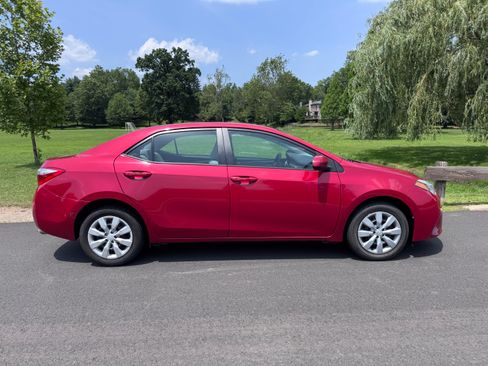 Used 2015 Toyota Corolla LE image 23