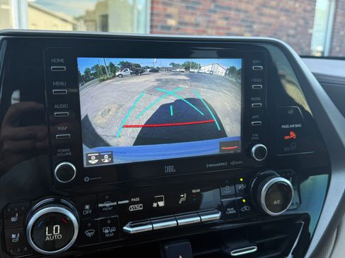 Used 2021 Toyota Highlander FWD Limited V6 image 16