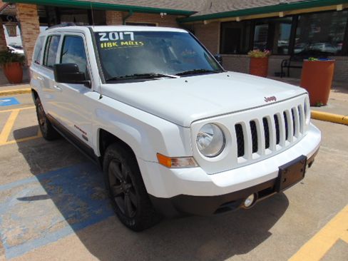 Used 2017 Jeep Patriot 75th Anniversary image 1