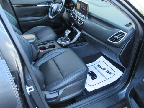 Used 2021 Kia Seltos AWD SX image 16