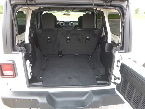 Used 2019 Jeep Wrangler 4WD Unlimited Sport image 18