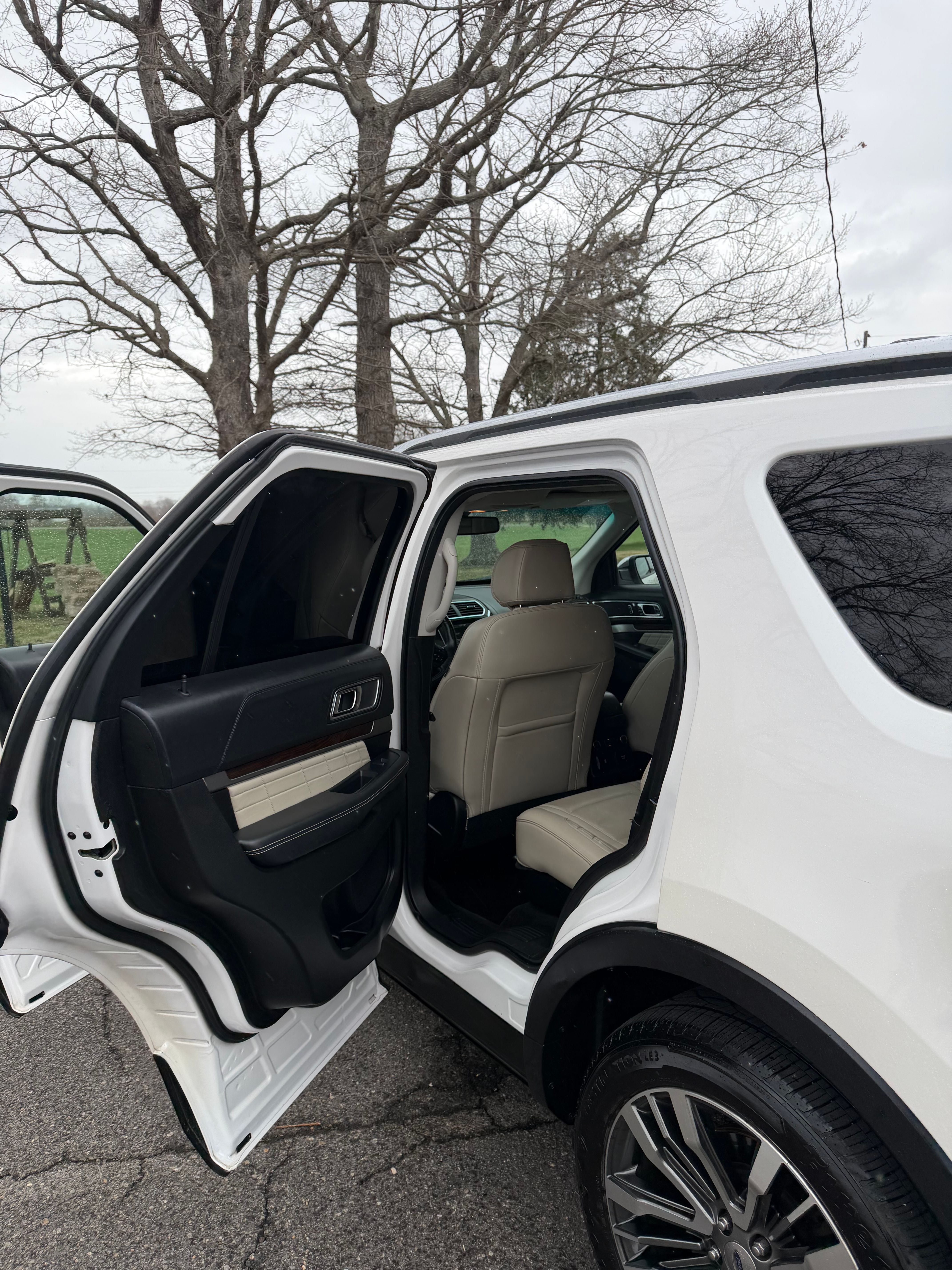 Used 2016 Ford Explorer Platinum AWD/4WD image 14