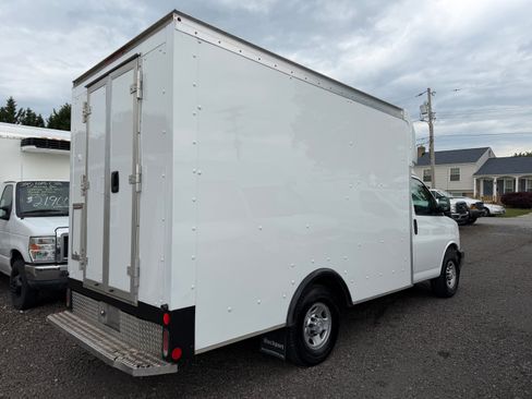 Used 2017 Chevrolet Express 3500 RWD image 5