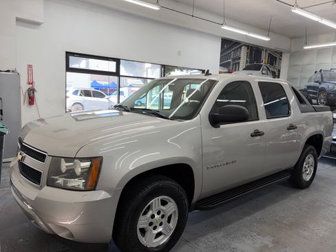 Used 2008 Chevrolet Avalanche 2WD image 1