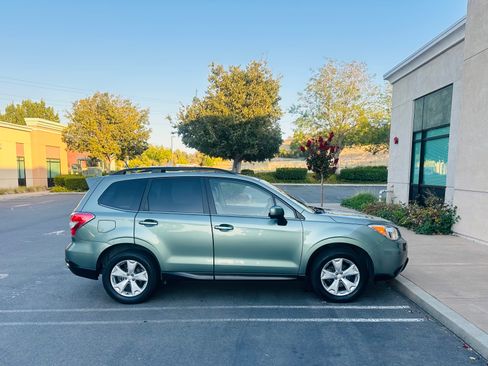Used 2014 Subaru Forester 2.5i Limited AWD/4WD image 4