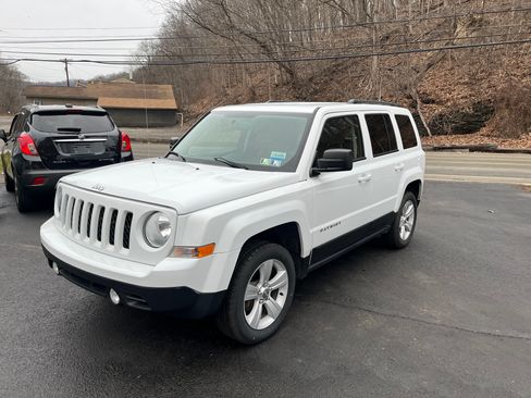 Used 2016 Jeep Patriot Sport image 1