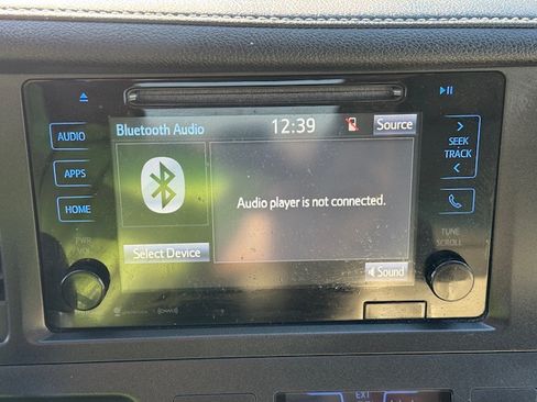 Used 2017 Toyota Sienna XLE Premium image 18