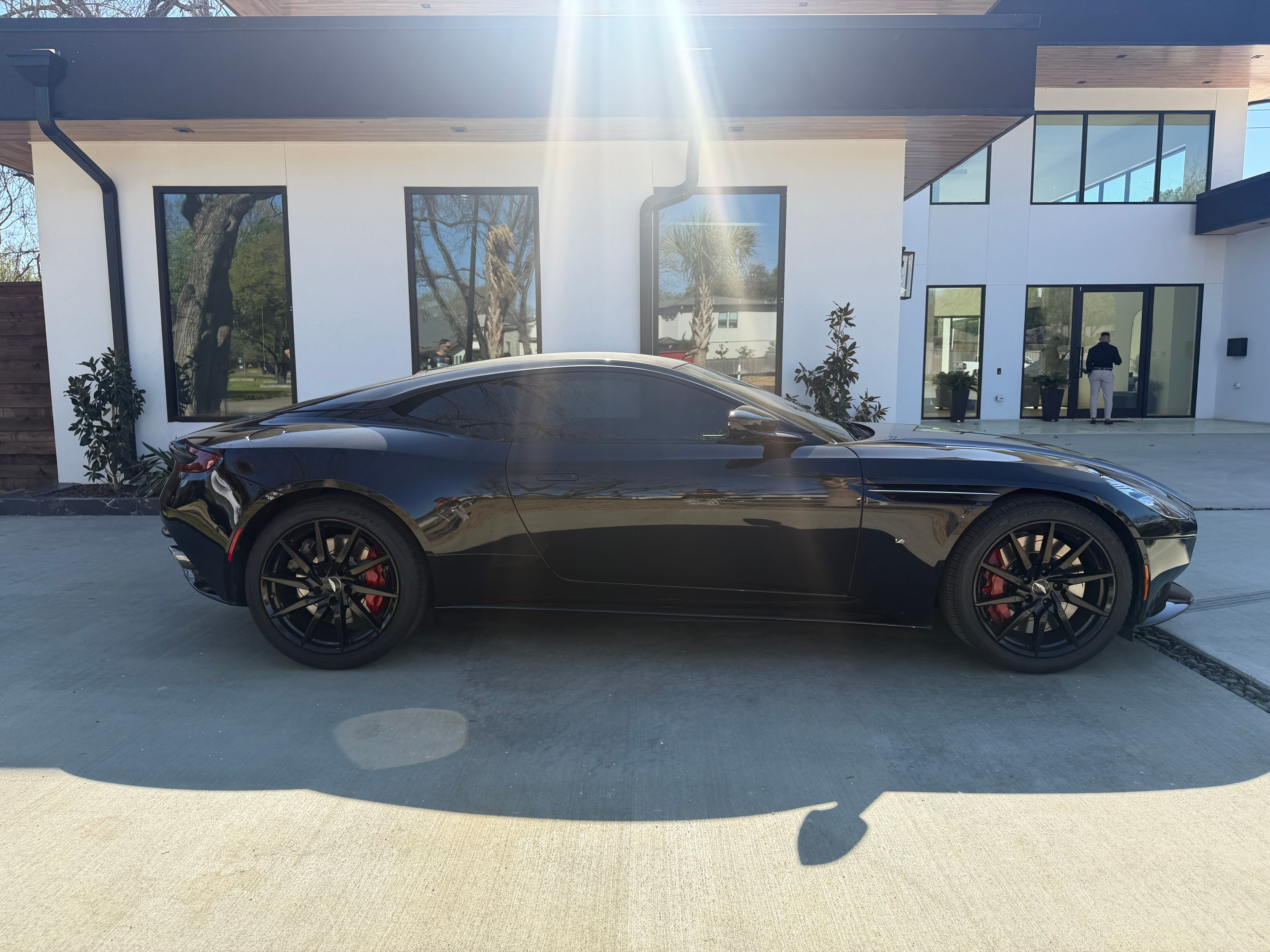 Used 2017 Aston Martin DB11 V12 Coupe RWD image 11