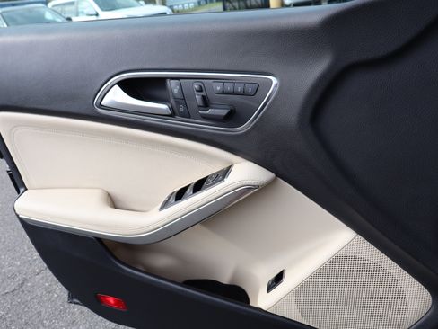 Used 2014 Mercedes-Benz CLA 250 image 19