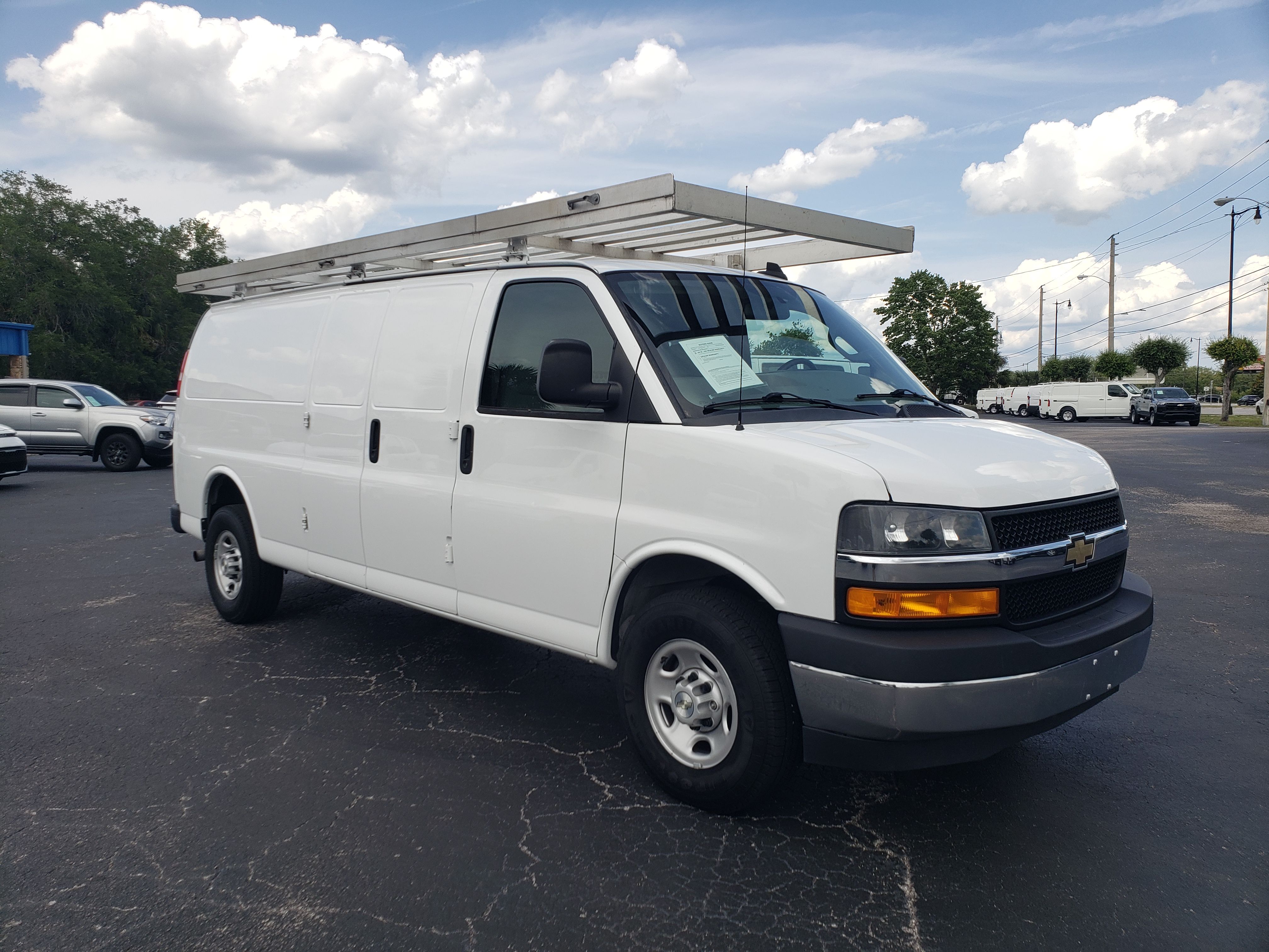 Used 2022 Chevrolet Express 3500 Extended RWD image 7