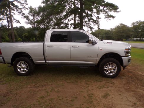Used 2026 RAM 2500 4x4 Crew Cab Laramie image 4