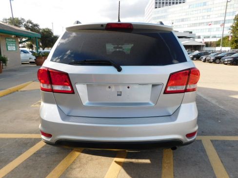 Used 2018 Dodge Journey SXT image 7