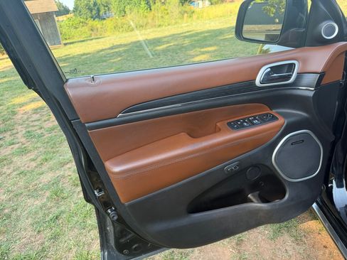 Used 2018 Jeep Grand Cherokee 4WD Summit image 43