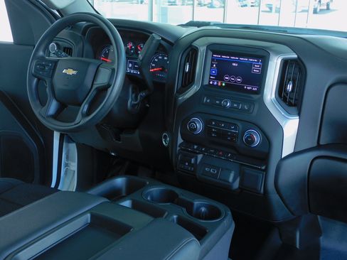 Used 2025 Chevrolet Silverado 3500 4x4 Extended Cab DRW image 23