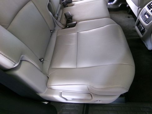 Used 2016 Honda Pilot AWD Touring image 11