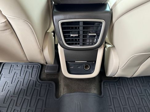 Used 2017 Lincoln MKX Select image 12