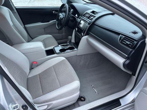 Used 2013 Toyota Camry LE image 12