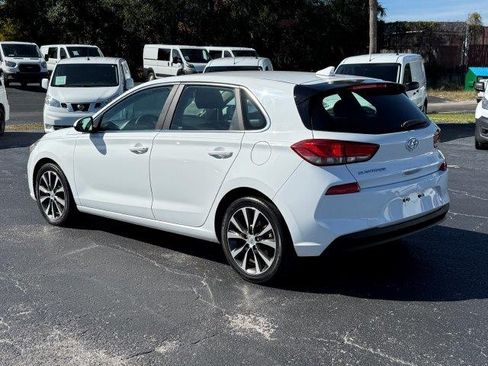 Used 2020 Hyundai Elantra GT image 4