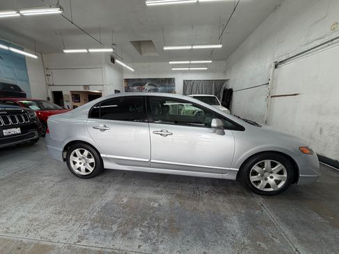Used 2007 Honda Civic LX Sedan image 2
