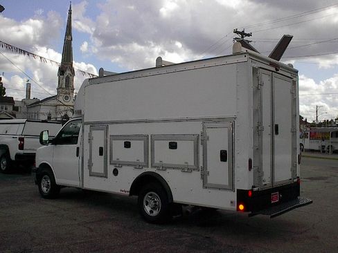 Used 2022 Chevrolet Express 3500 UNAVAIL RWD image 10