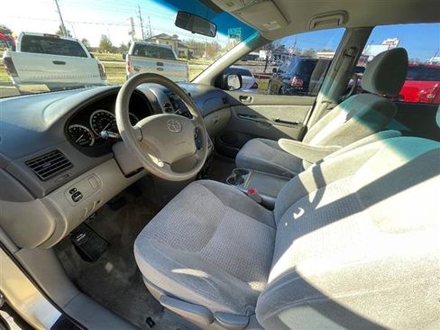 Used 2010 Toyota Sienna CE image 10