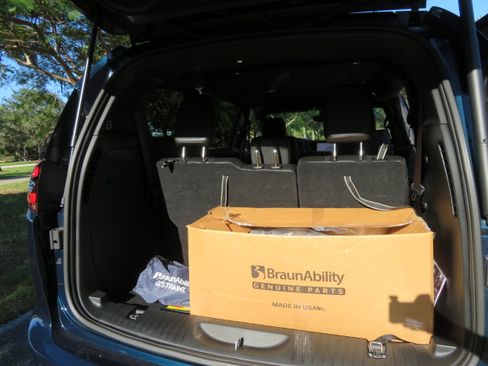 Used 2025 Chrysler Pacifica Select image 29