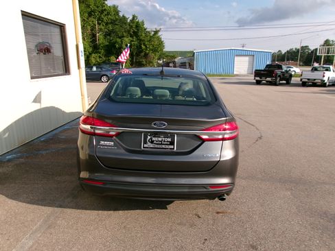 Used 2018 Ford Fusion S Hybrid FWD image 10