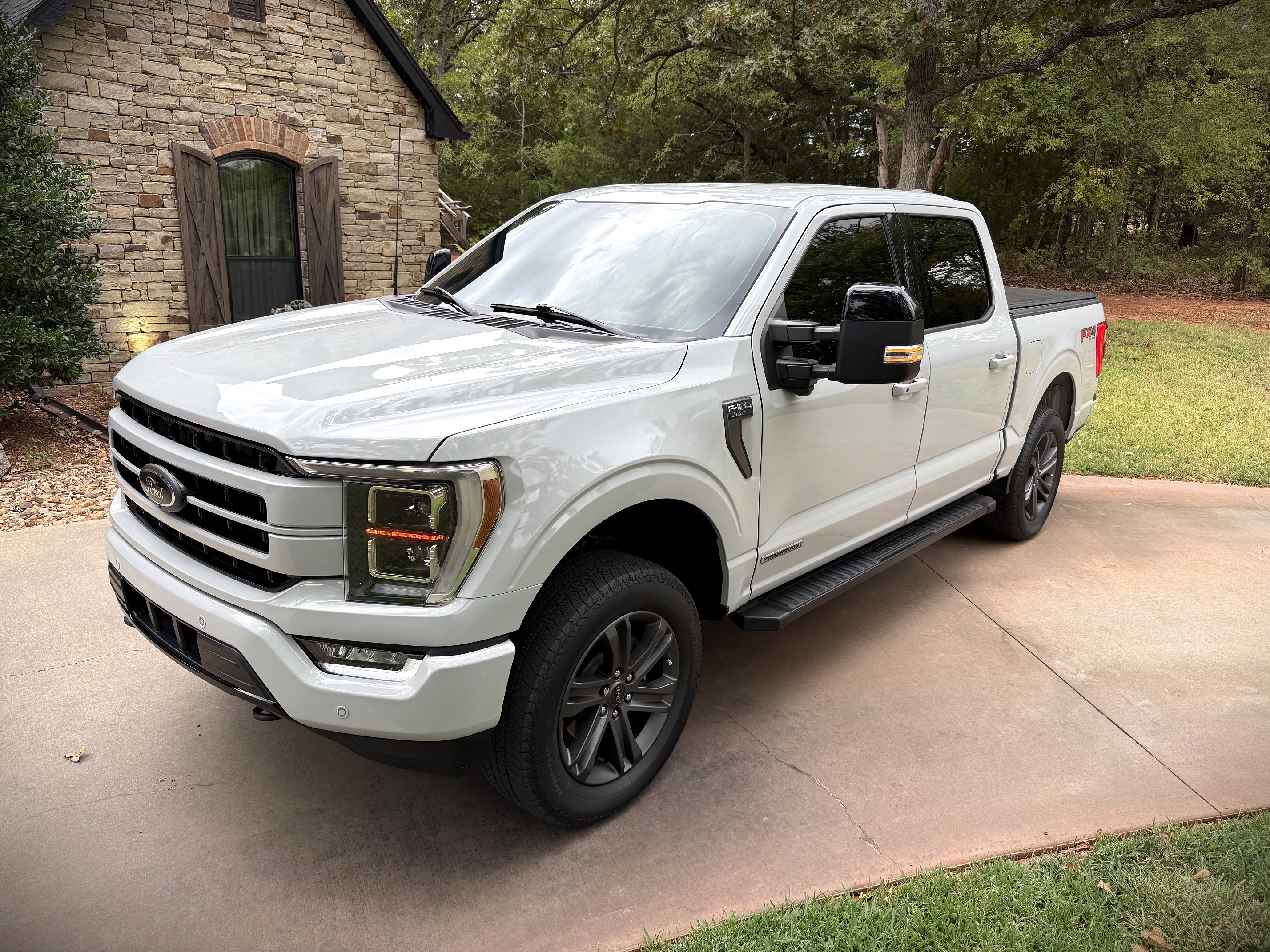 Used 2023 Ford F150 4x4 SuperCrew Lariat image 1