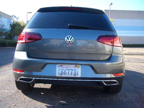 Used 2019 Volkswagen Golf 4-Door FWD image 7