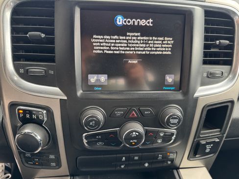 Used 2017 RAM 1500 4x4 Crew Cab Big Horn image 18