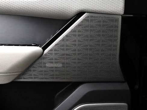 Used 2018 Land Rover Range Rover Velar R-Dynamic SE image 41