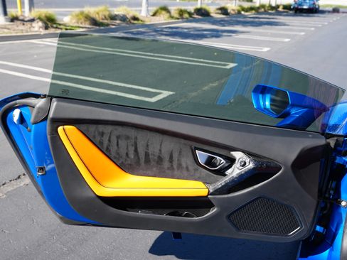 Used 2020 Lamborghini Huracan EVO image 23