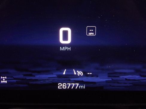 Used 2025 Chevrolet Suburban Z71 image 33