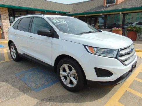 Used 2015 Ford Edge SE image 2