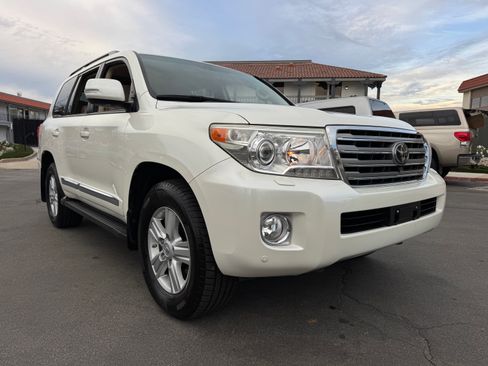 Used 2013 Toyota Land Cruiser image 15