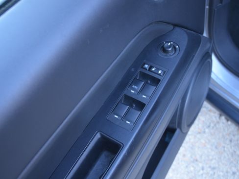 Used 2016 Jeep Compass 75th Anniversary image 17