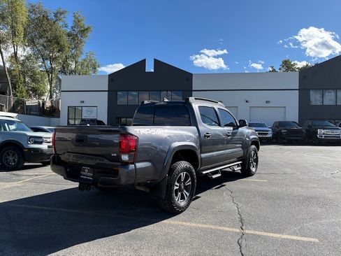 Used 2019 Toyota Tacoma TRD Sport image 7
